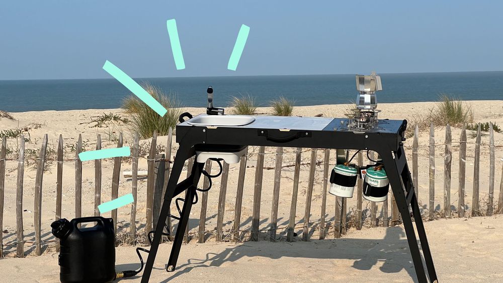 Campingküche am Sandstrand. 